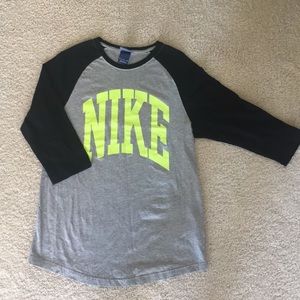 Men’s Nike quarter sleeve shirt